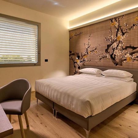 Hotel The Cube Fidenza Bagian luar foto