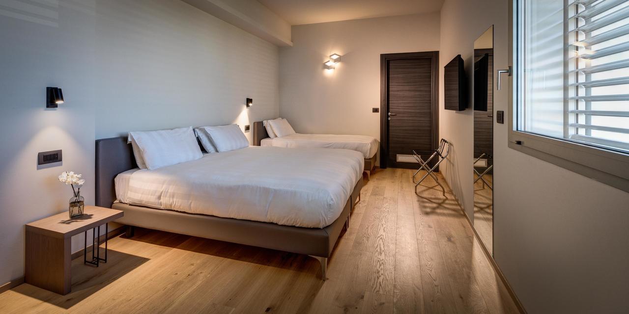 Hotel The Cube Fidenza Bagian luar foto
