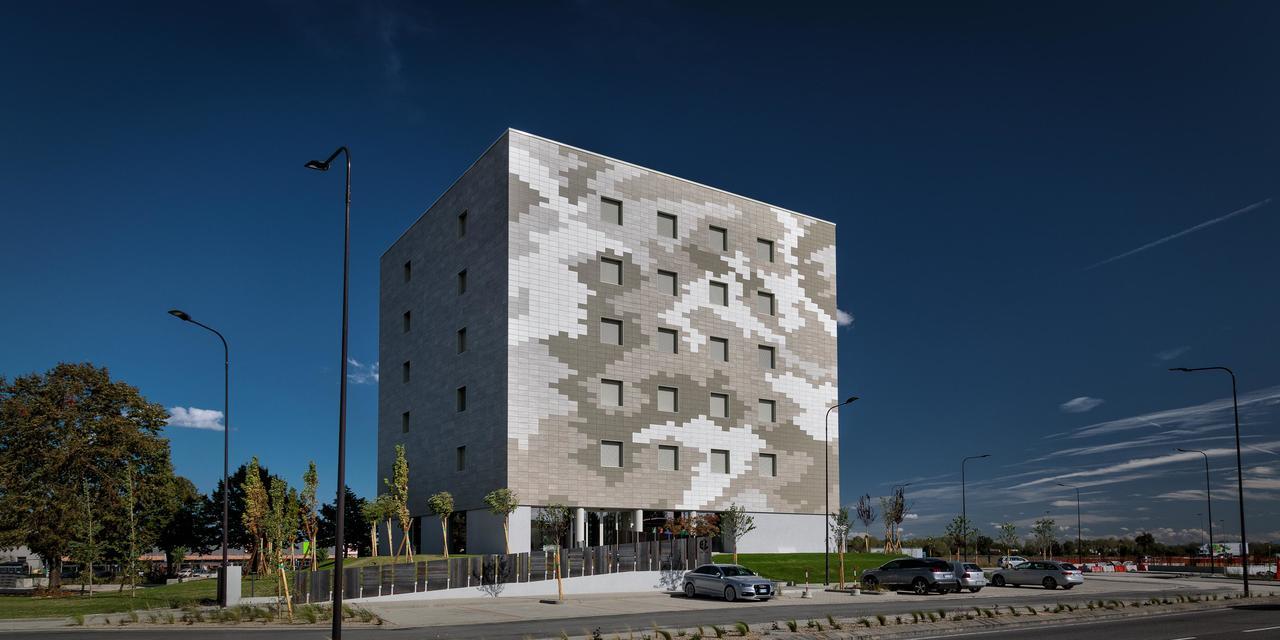 Hotel The Cube Fidenza Bagian luar foto