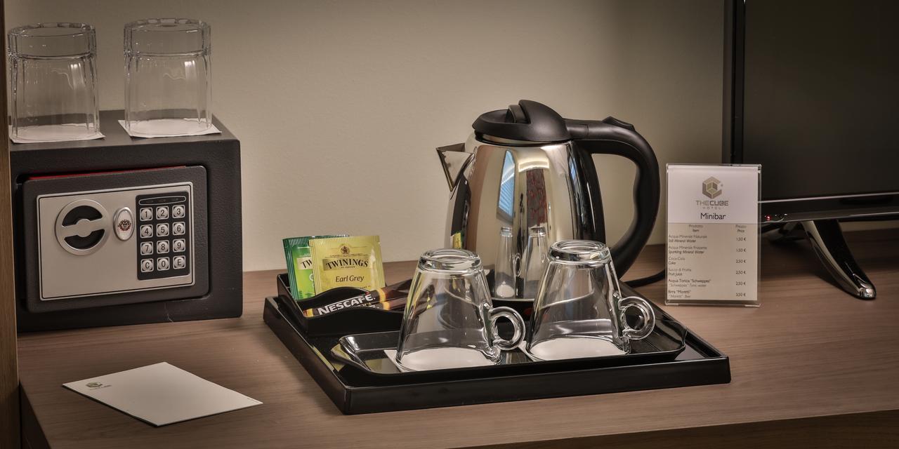 Hotel The Cube Fidenza Bagian luar foto