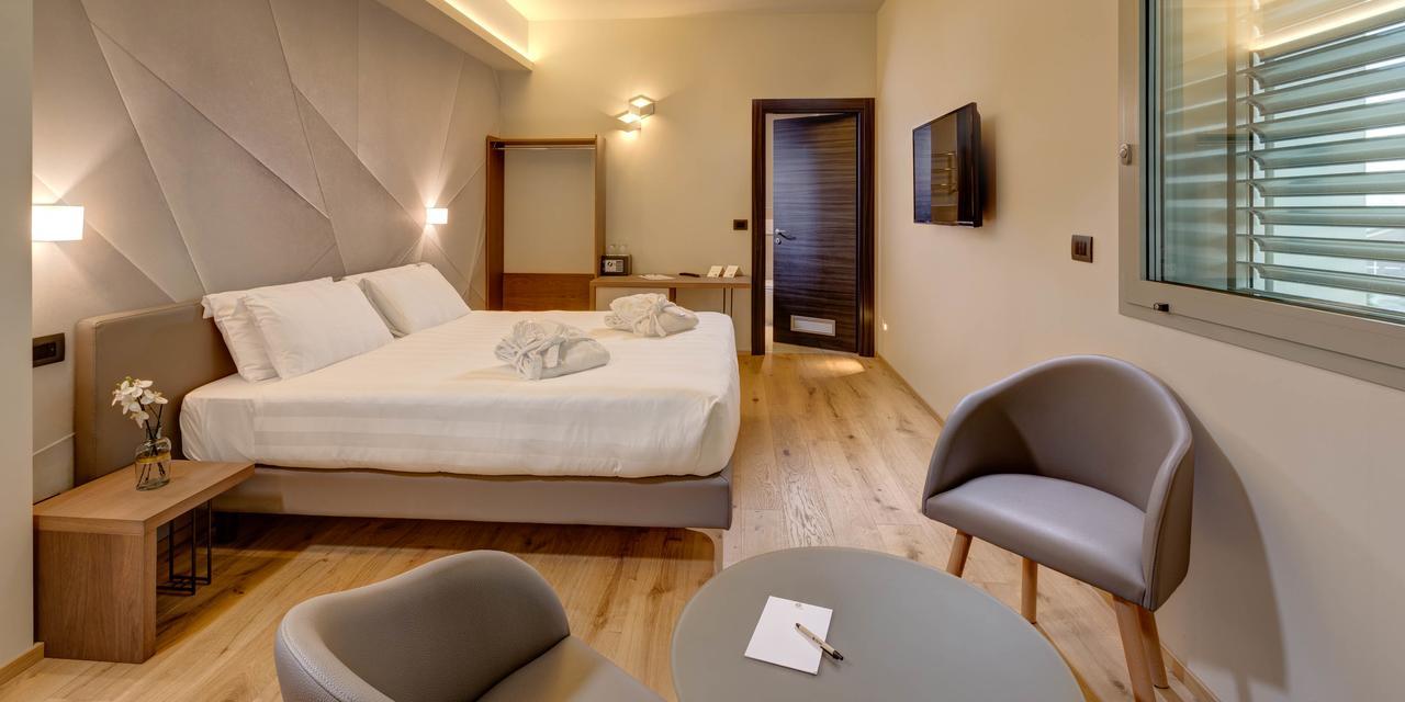 Hotel The Cube Fidenza Bagian luar foto