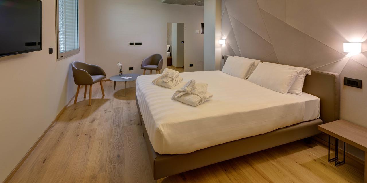 Hotel The Cube Fidenza Bagian luar foto