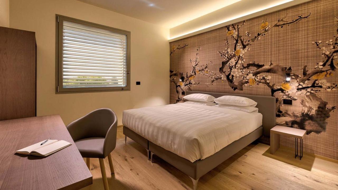 Hotel The Cube Fidenza Bagian luar foto