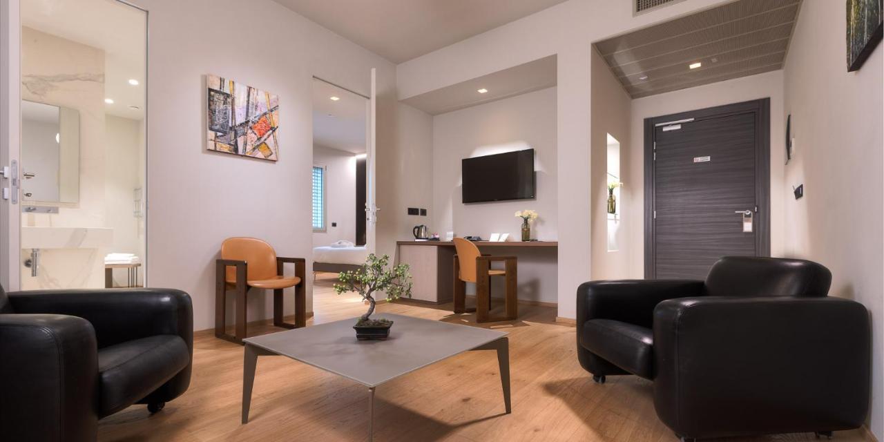 Hotel The Cube Fidenza Bagian luar foto