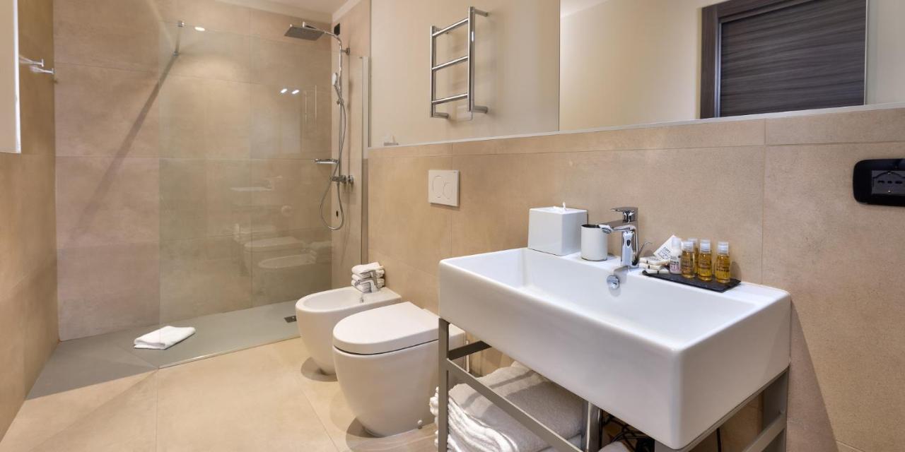 Hotel The Cube Fidenza Bagian luar foto