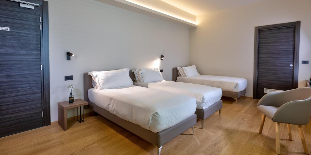 Hotel The Cube Fidenza Bagian luar foto